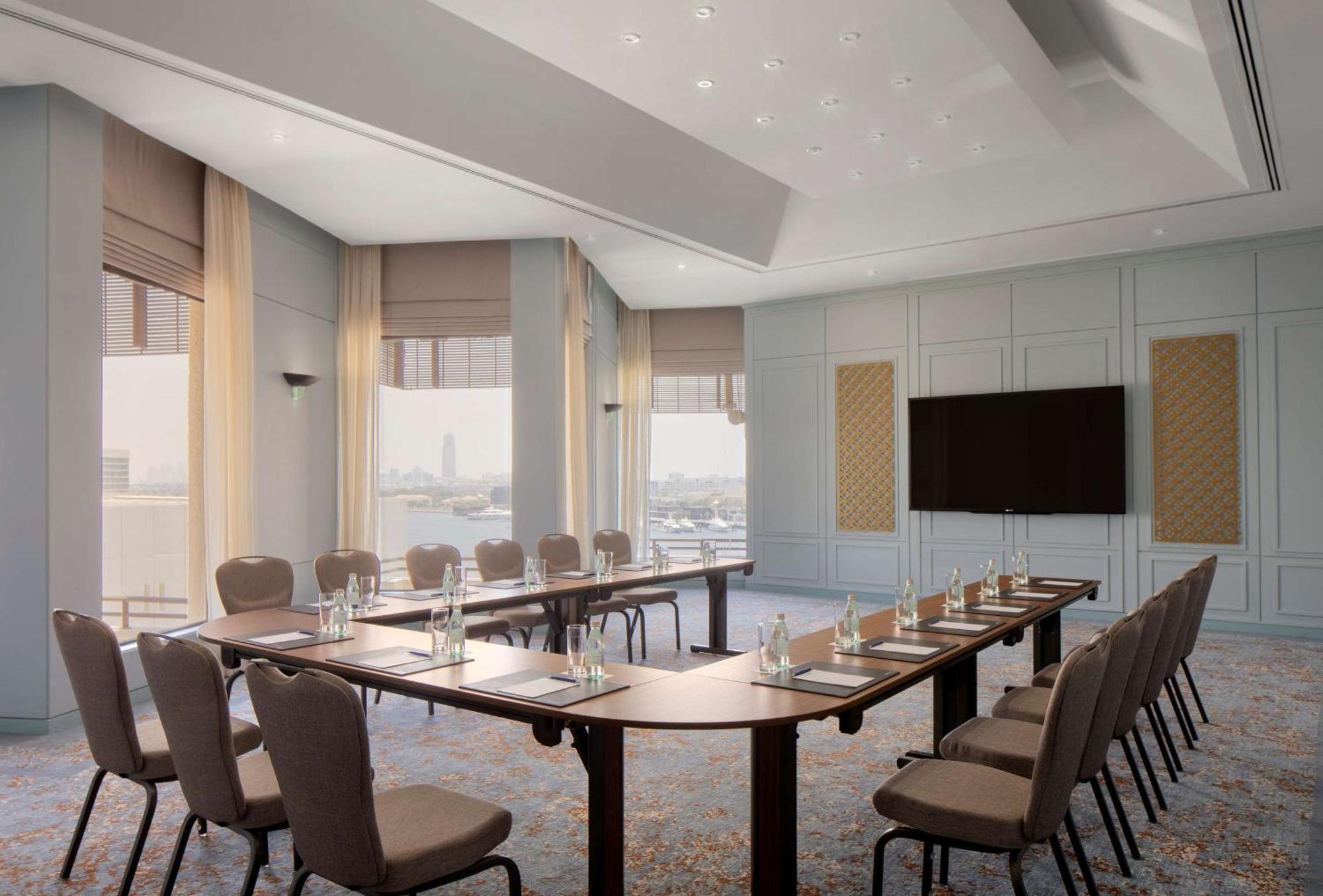 Отель Radisson Blu Hotel, Deira Creek 5*