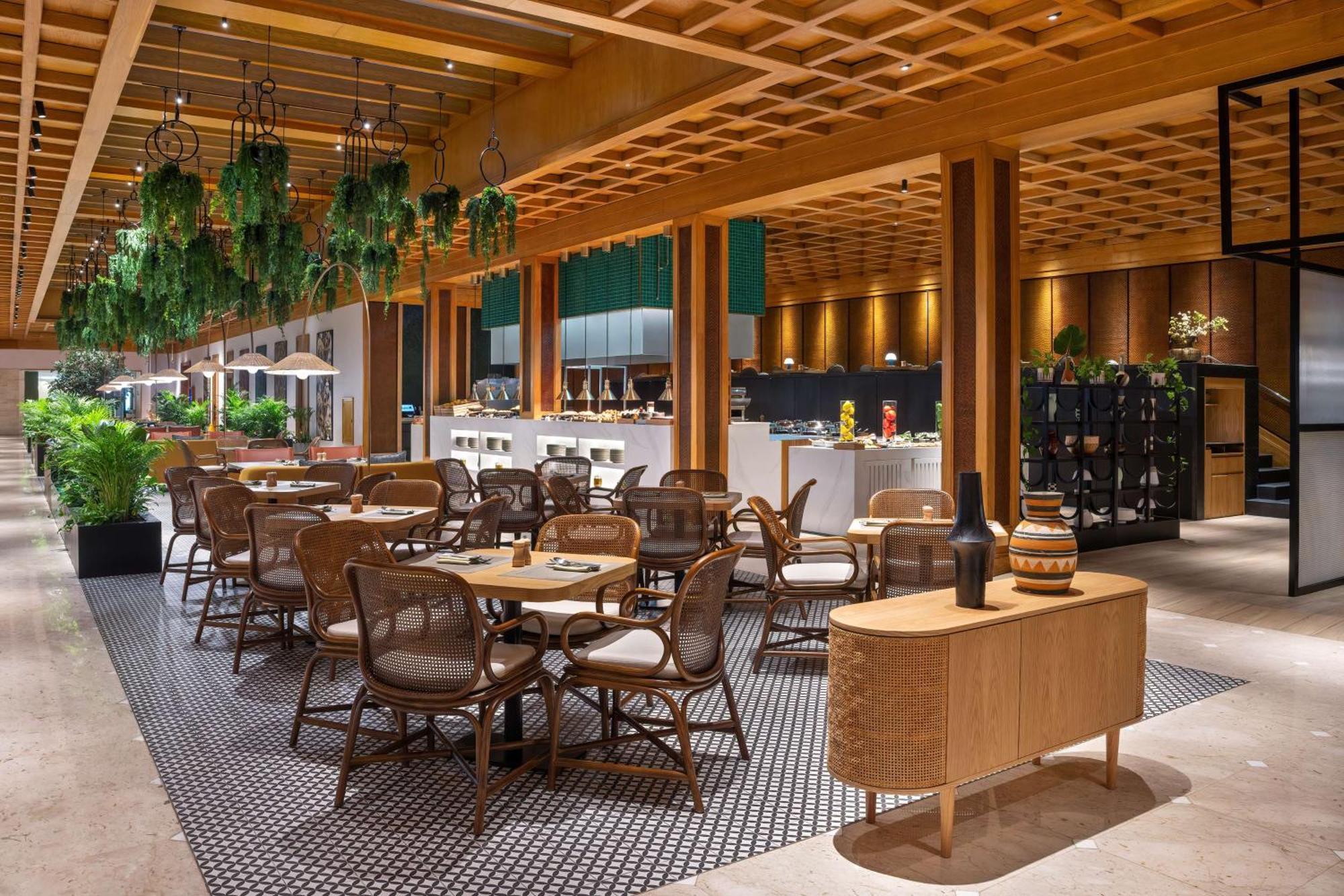 Отель Radisson Blu Hotel, Deira Creek 5*