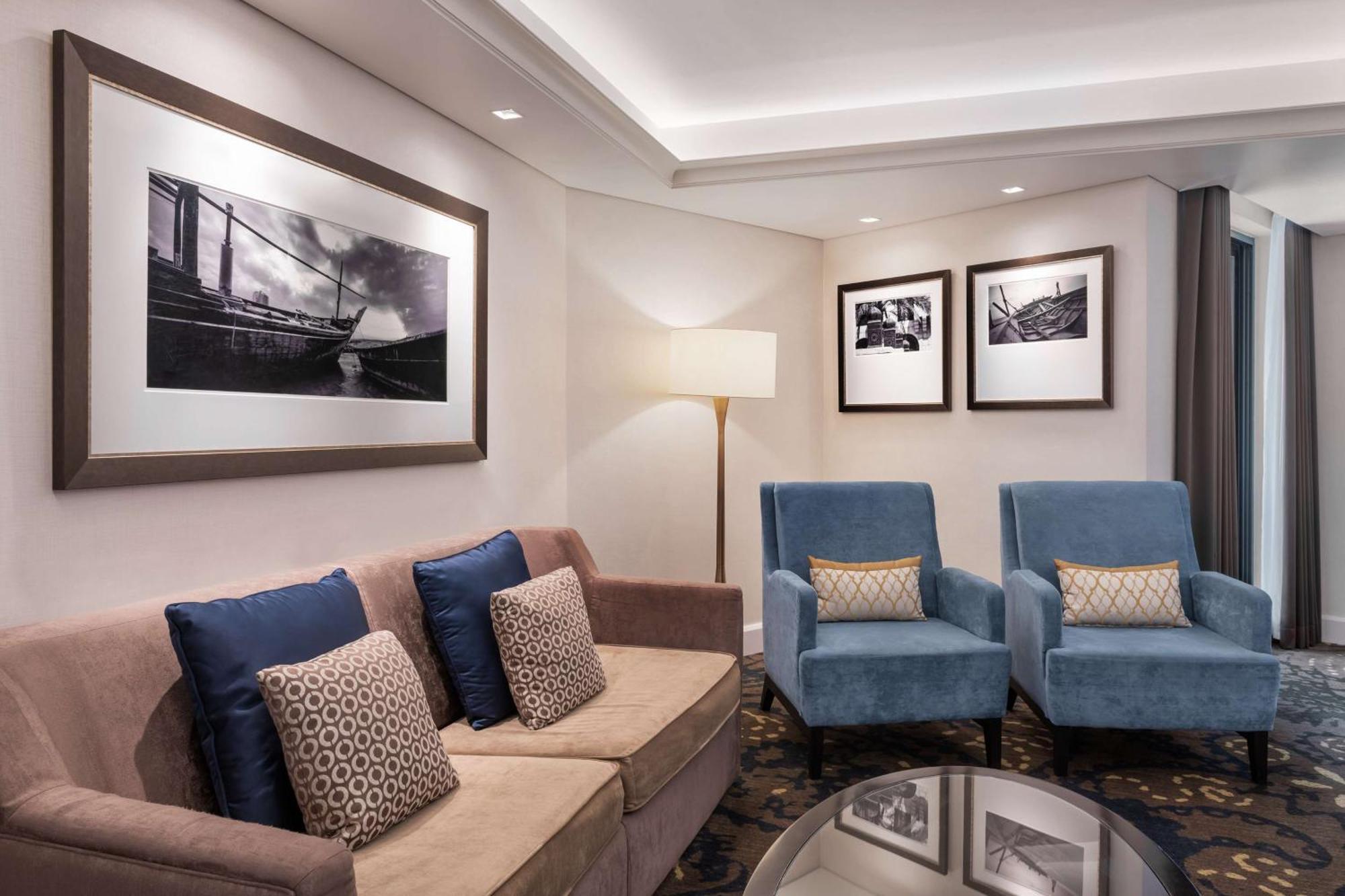 होटल Radisson Blu Hotel, Deira Creek 5*